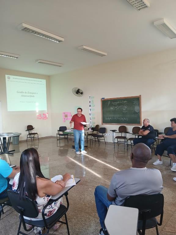 Capacitação para equipes de almoxarifado e logística