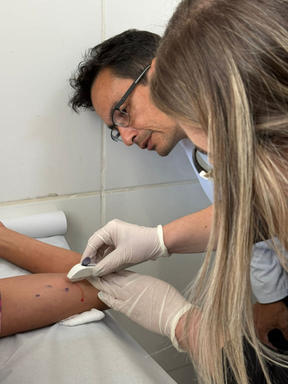 Capacitação sobre implante de contraceptivo para médicos