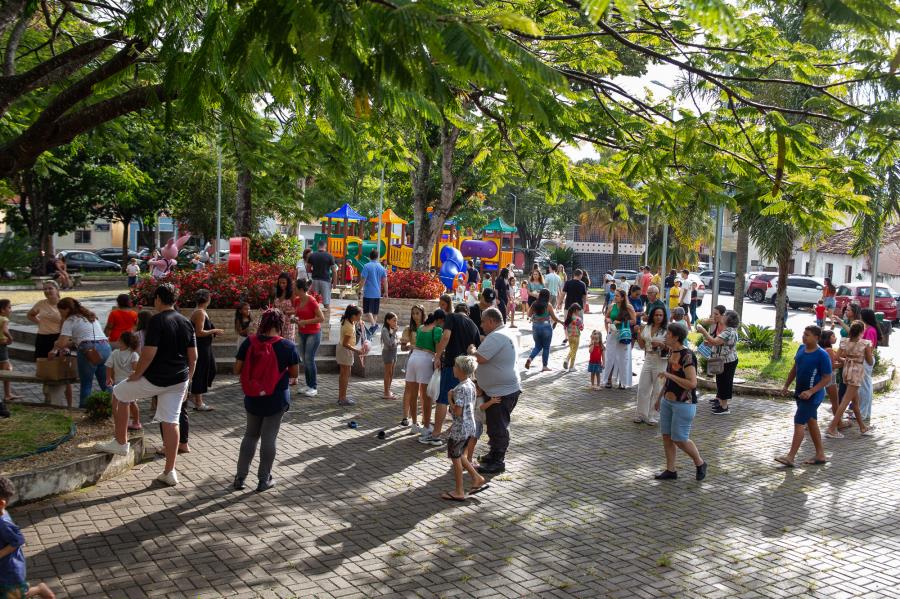 PRAÇA LOTADA E MUITA ALEGRIA MARCAM A TRADICIONAL CAÇA AOS OVOS DE PÁSCOA EM LINDOIA