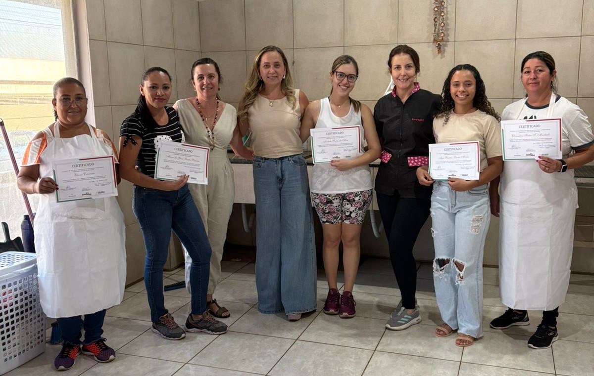 Finalizado mais um curso de geração de renda em Santa Adélia