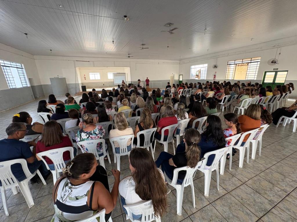 Professores participam de formação e palestra para o retorno das aulas