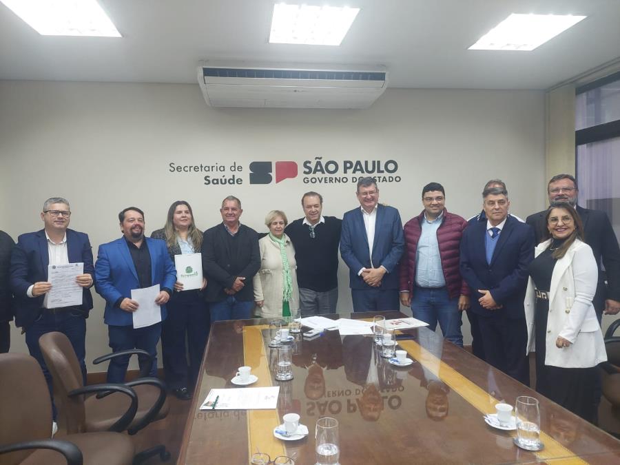 Prefeito discute melhorias na saúde em reunião com secretário estadual