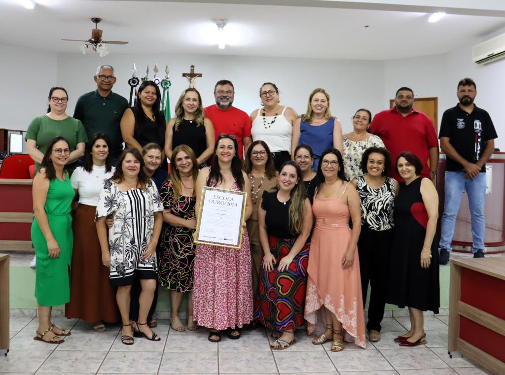 Educação de Santa Adélia é destaque e recebe homenagens