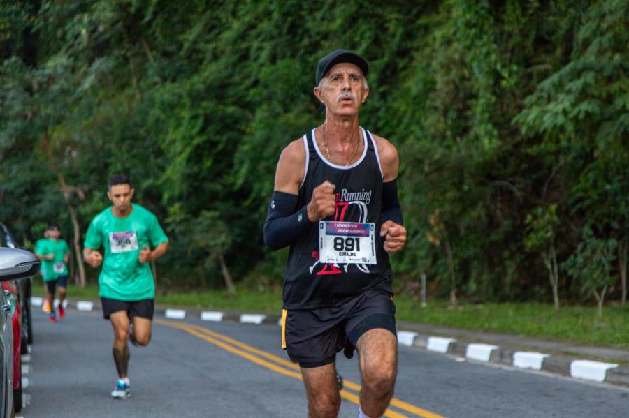 Corrida solidária arrecada agasalhos para o Fundo Social de Guararema