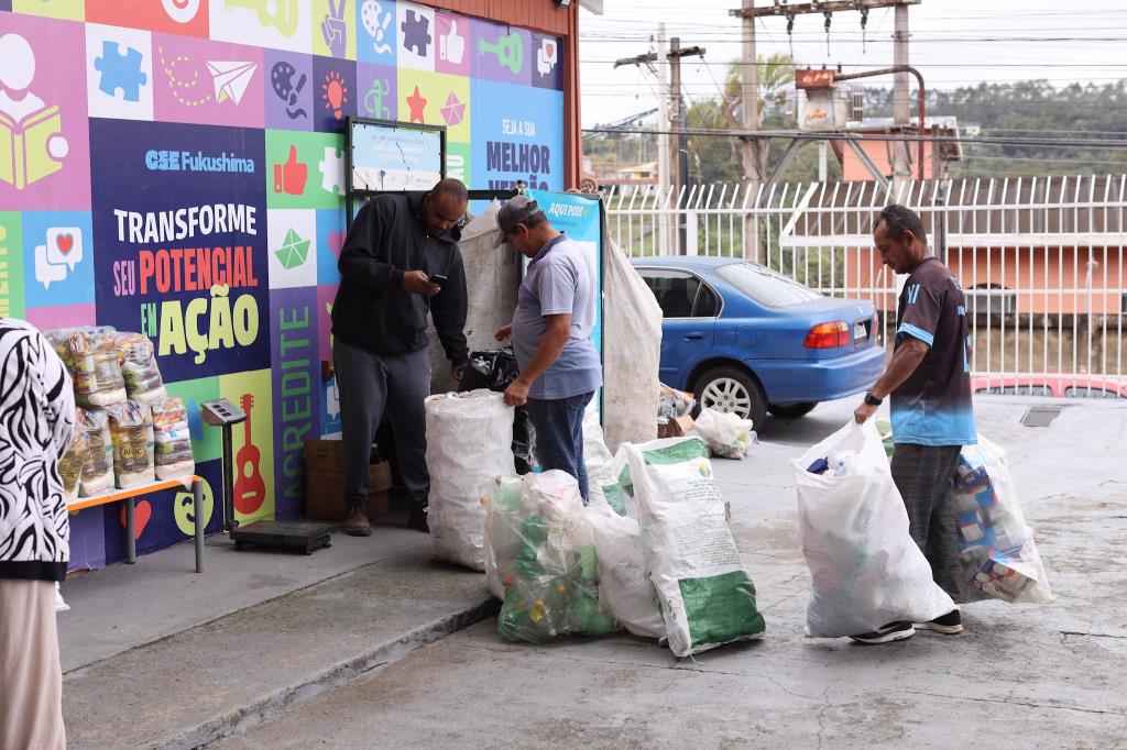 Prefeitura de Guararema realiza nova edição do programa de troca de recicláveis por cestas básicas