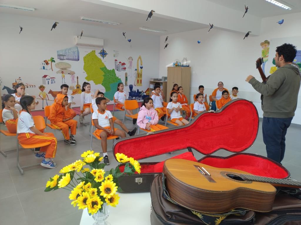 Projeto “Viola de Beira Rio” leva tradição da música caipira às Escolas Municipais de Guararema