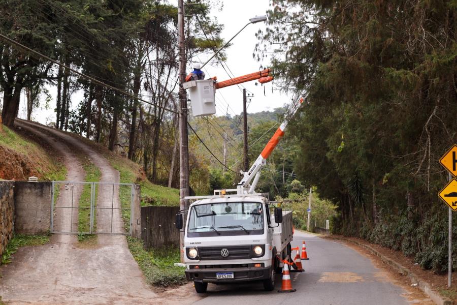 Bairros de Guararema recebem mais de 600 luminárias de LED