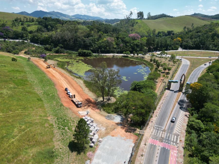 Prefeitura de Guararema constrói novo parque municipal ao redor de lago no bairro Ipiranga