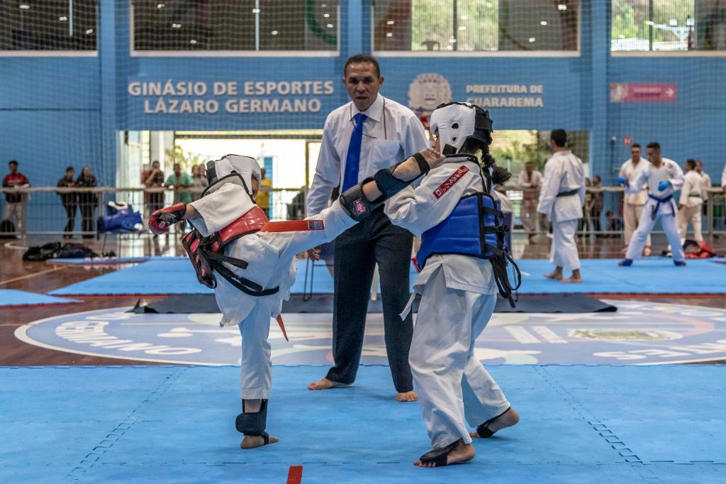 Guararema sedia etapa do Brasileirão de Karatê com atletas de 16 estados