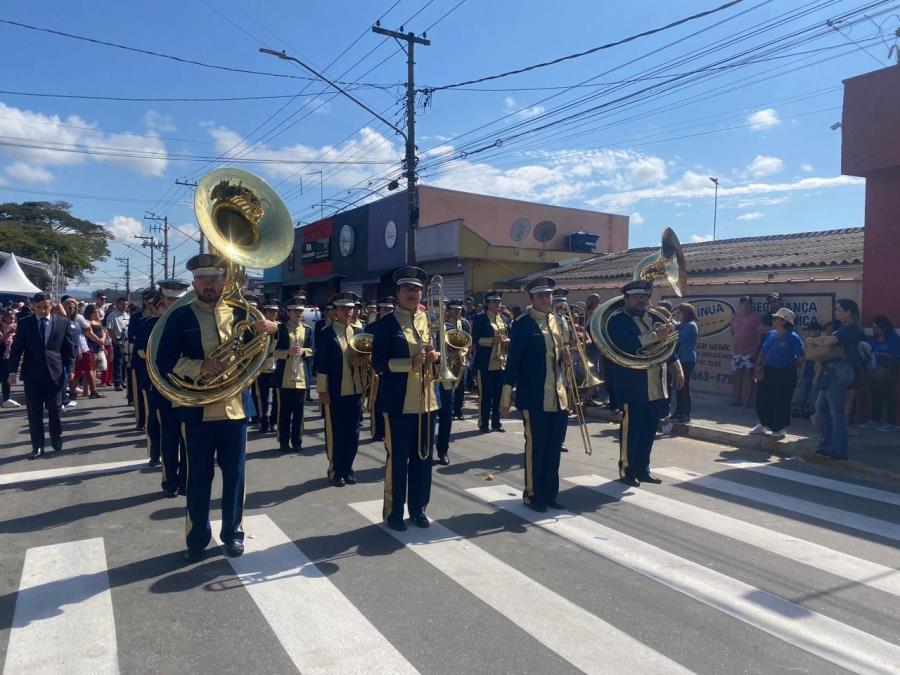Banda Municipal de Guararema participa de desfile cívico em Biritiba Mirim