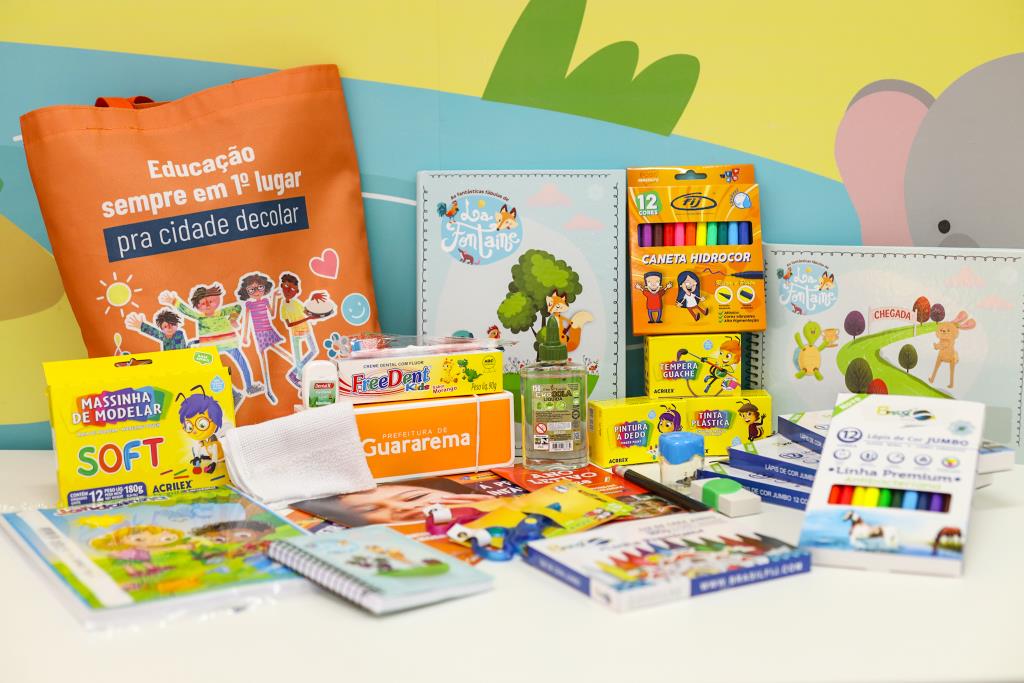 Alunos de Guararema recebem kits de material escolar, didático e uniformes na volta às aulas