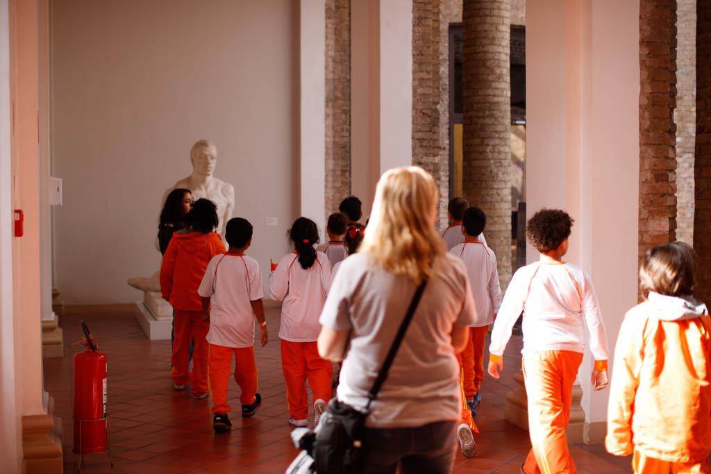 Prefeitura de Guararema leva 450 alunos à Pinacoteca de São Paulo