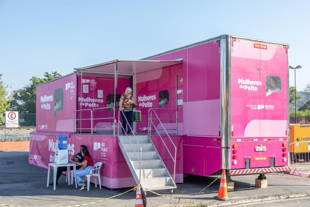 Carreta Mulheres de Peito realiza mamografias por demanda espontânea em Guararema