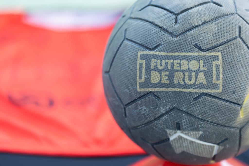 Projeto “Futebol de Rua pela Educação” atende alunos de duas escolas estaduais em Guararema