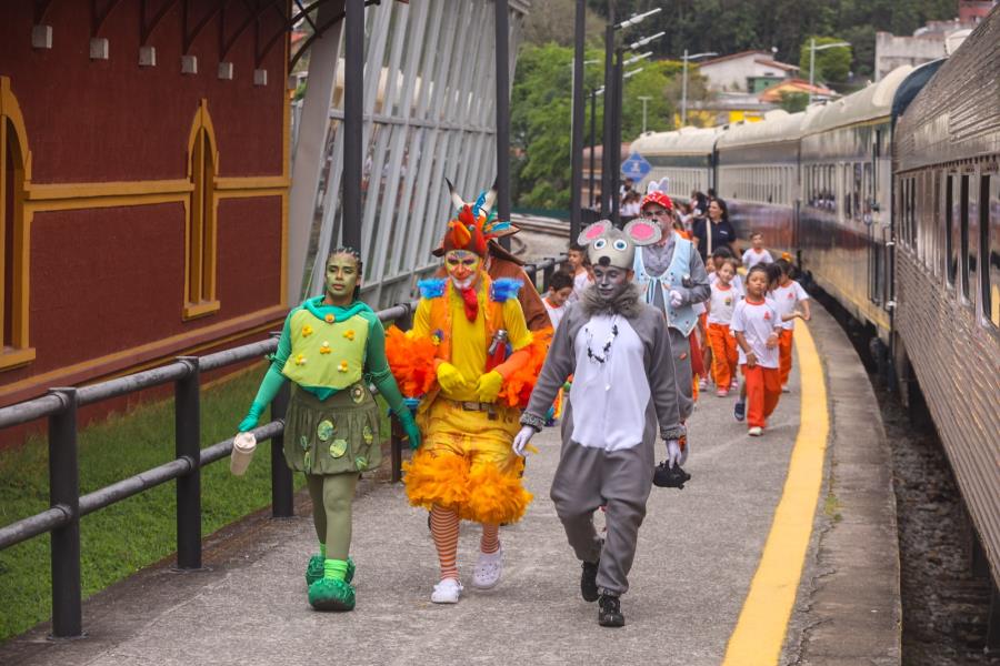 Alunos da Rede Municipal de Ensino de Guararema participam da 4ª edição da FLIG