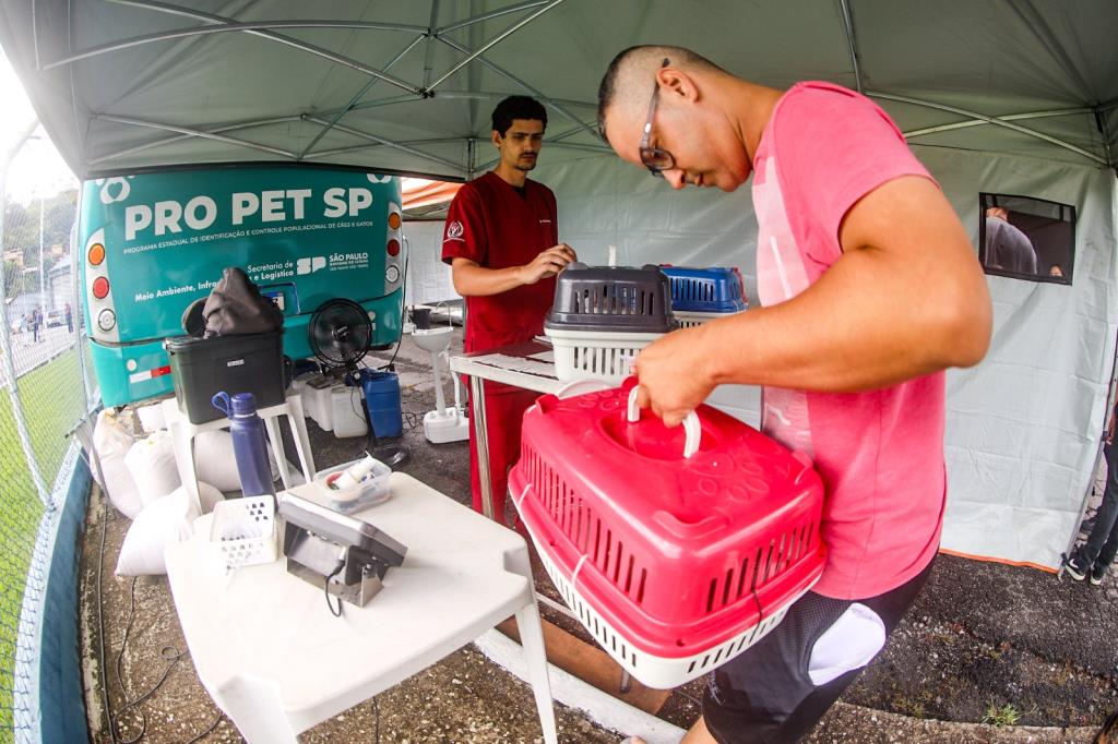 Guararema recebe ação estadual de castração gratuita de cães e gatos