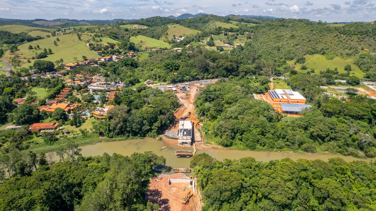 Construção de nova ponte sobre o rio Paraíba do Sul registra avanços em Guararema