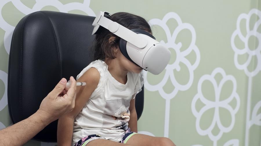 Unidades de Saúde de Guararema contam com óculos de realidade virtual para vacinação infantil