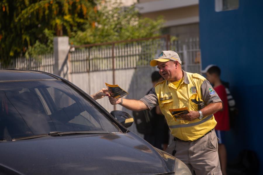Pela campanha Maio Amarelo, Blitz Educativa reforça segurança no trânsito em Guararema