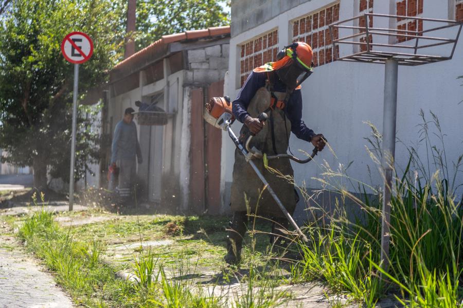 Prefeitura de Guararema investe em serviços de zeladoria e limpeza pelos bairros