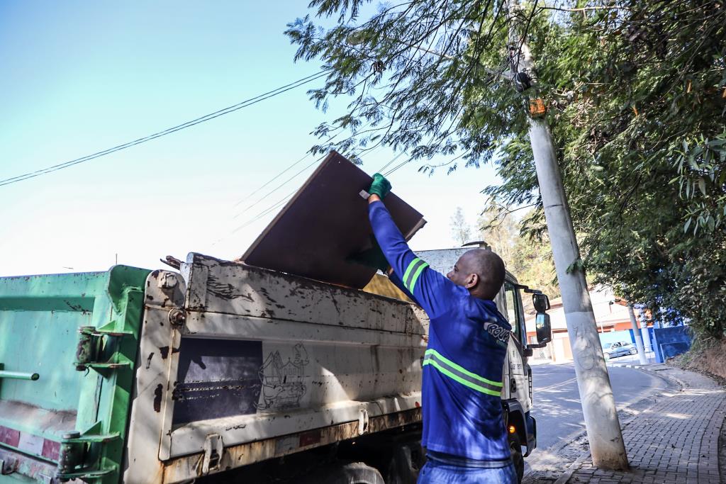 Prefeitura de Guararema reforça serviço gratuito de cata-treco