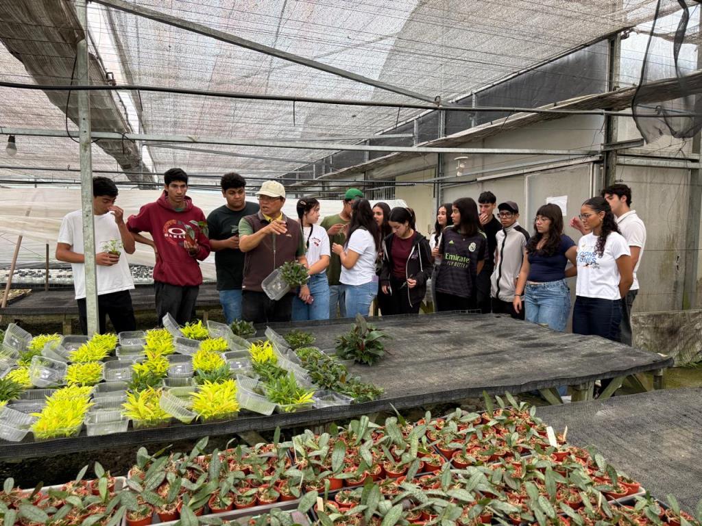 Programa Jovem Empreendedor do Agro promove visita técnica a propriedades rurais em Guararema