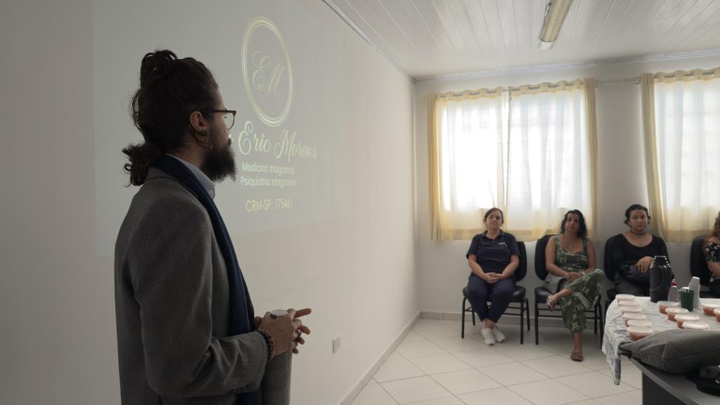 Roda de conversa encerra Abril Azul com orientações sobre autismo em Guararema