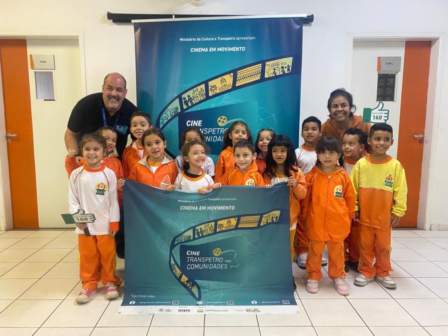 Projeto Cine Transpetro leva cinema e reflexão a estudantes da rede municipal de Guararema