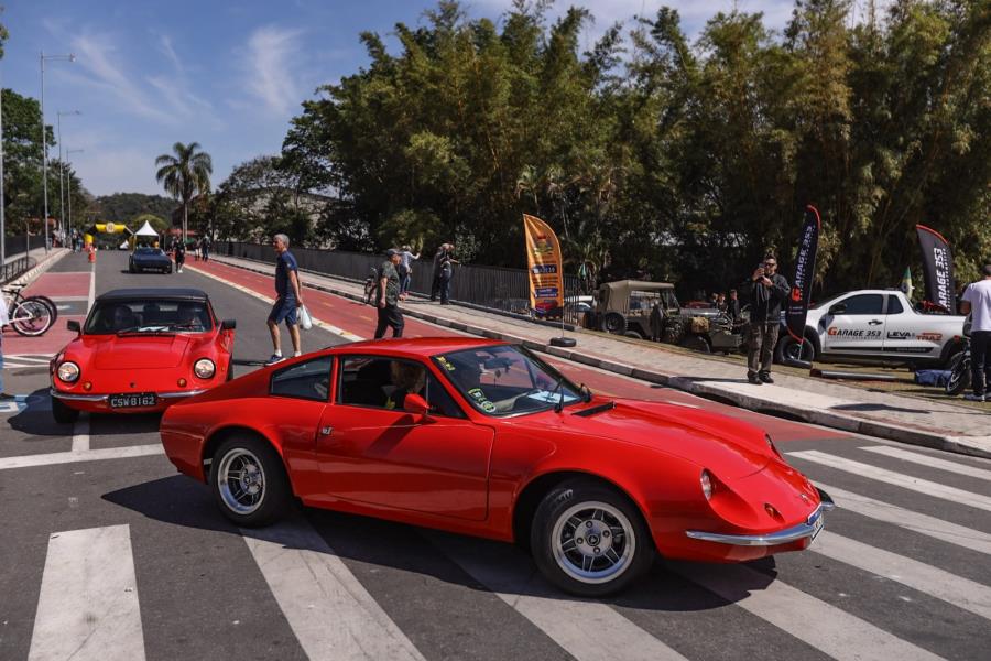 Guararema Classic Cars reúne veículos raros e atrai público em novo endereço