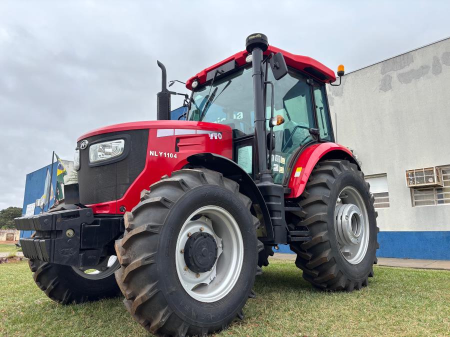 Batayporã recebe incentivo para a agricultura familiar com trator do Promaq
