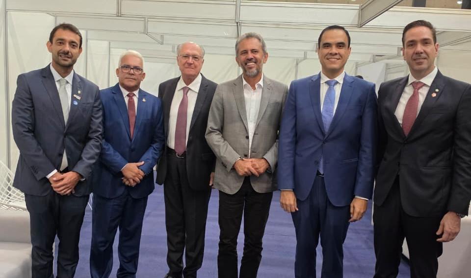 Fortaleza se transformou, nesta quinta-feira (7), na capital nacional do turismo ao sediar, no Centro de Eventos do Ceará, o 10º Salão do Turismo