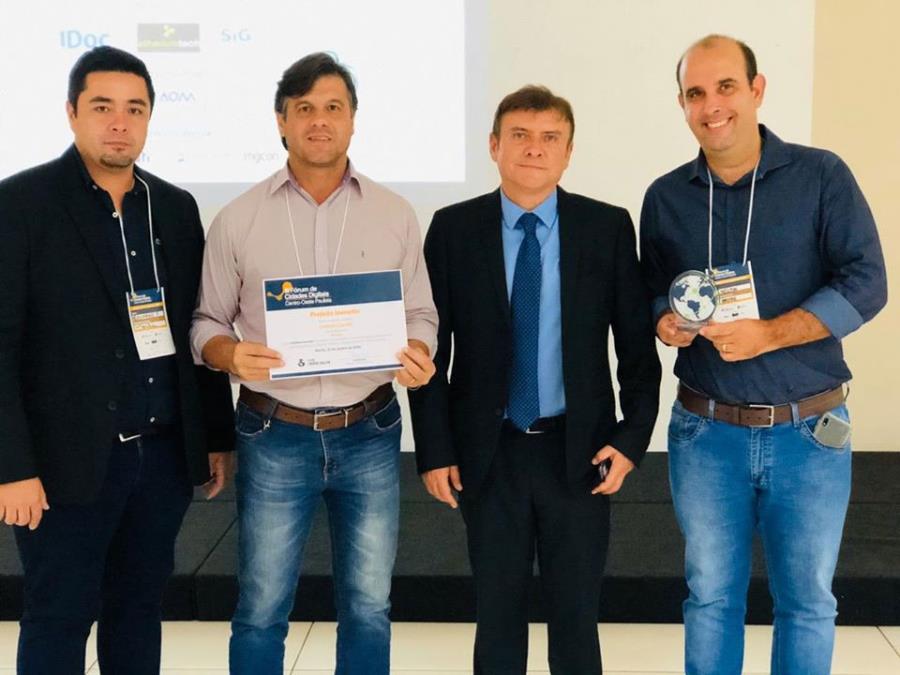 Implantação do eOuve rende prêmio a Prefeito