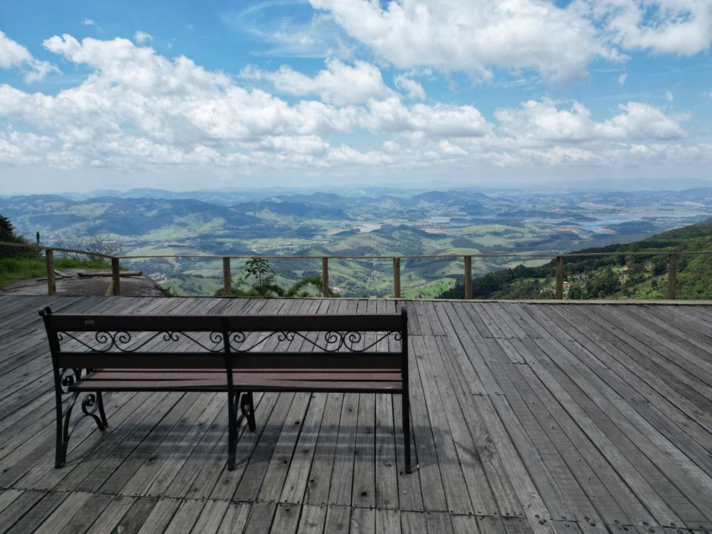 Rampa Sul da Serra do Lopo passa por revitalização e se transforma em mirante para turistas e moradores apreciarem a paisagem