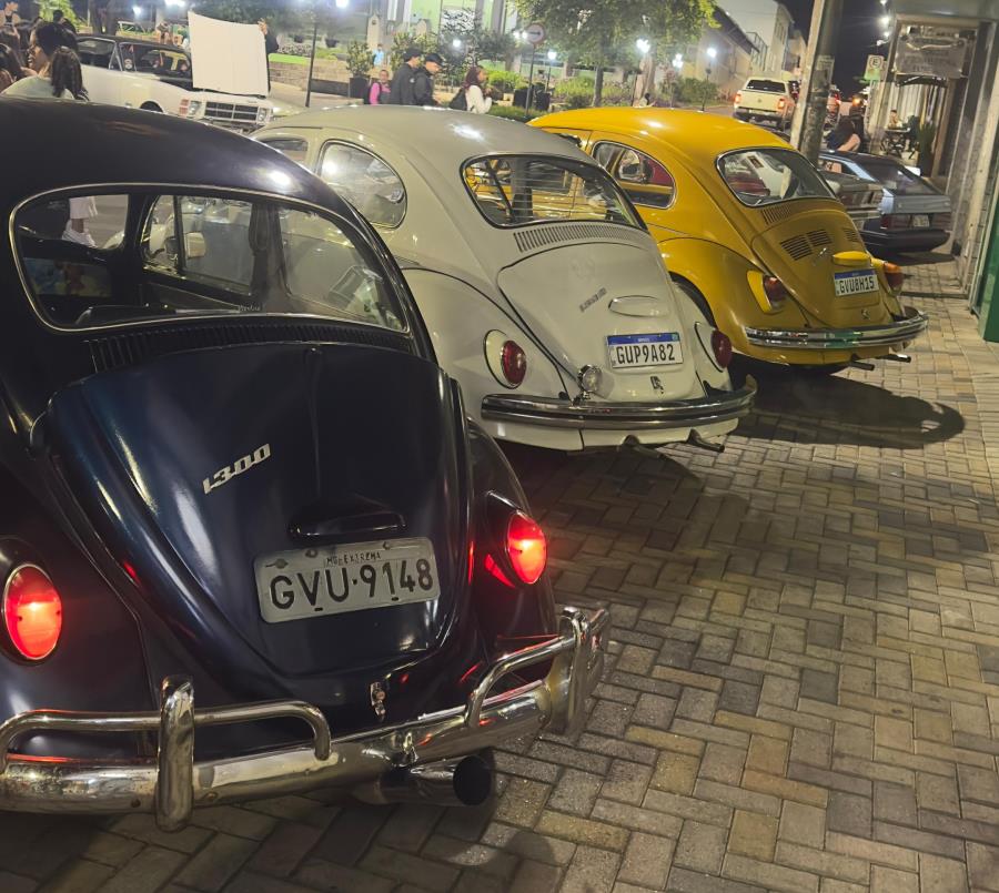 Feira Noturna de Extrema ganha atração especial de exposição de carros antigos a partir desta quinta (5)
