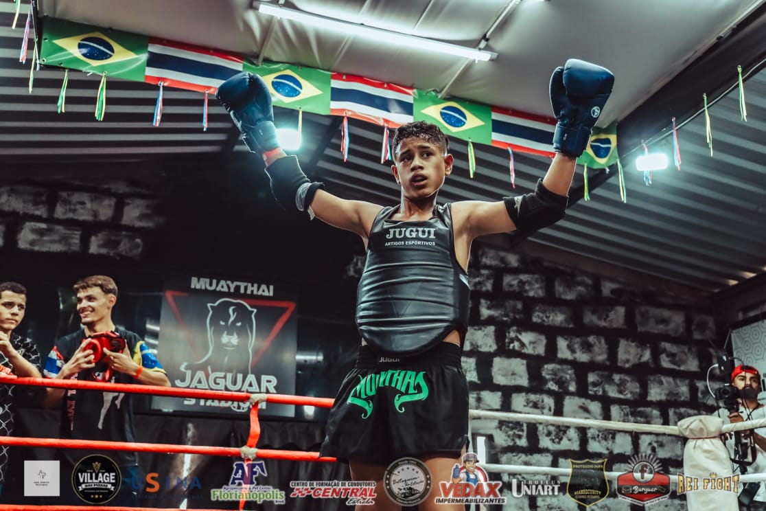 Atleta Murilo Fernandes leva o nome de Extrema ao Campeonato Brasileiro de Muay Thai em Vila Velha (ES) e disputa vaga para o Mundial Júnior