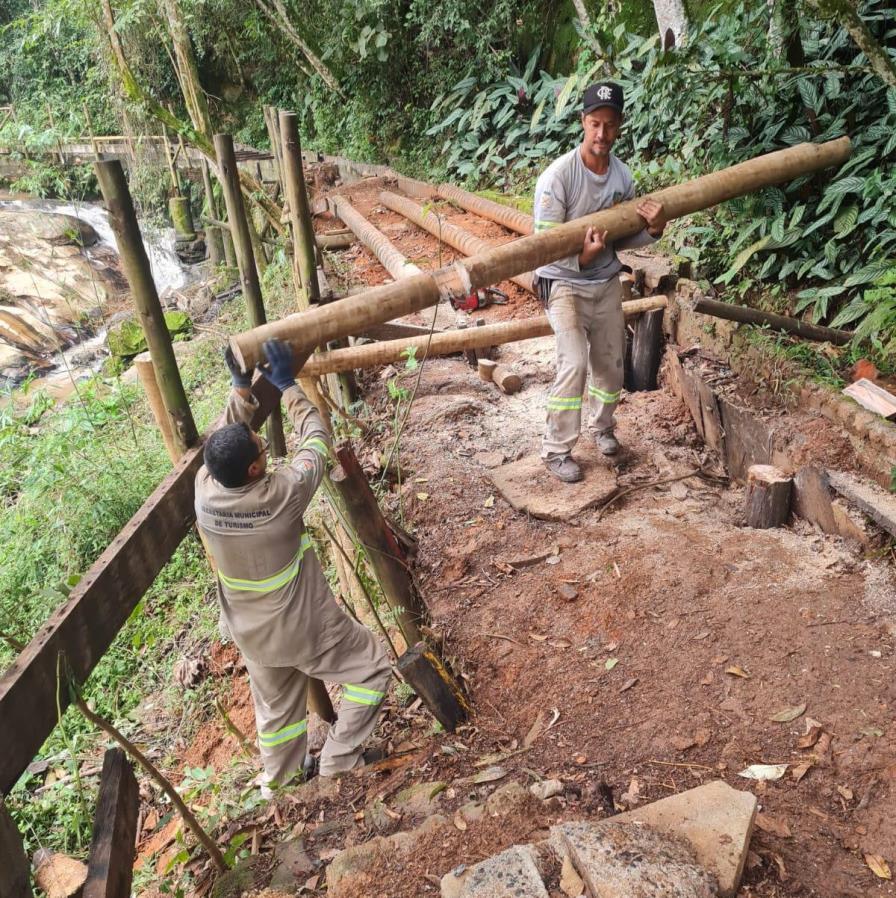 Parque Municipal Cachoeira do Jaguari recebe melhorias na trilha e instalação de dois redários para visitantes