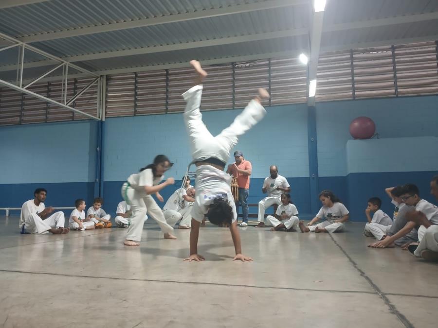 Secretaria de Esporte amplia o número de modalidades e passa a oferecer aulas gratuitas de capoeira no Poliesportivo de Extrema
