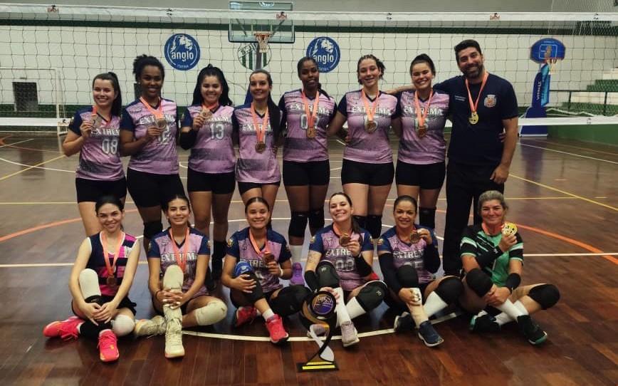 Times de Extrema brilham na Copa Itatiba de Vôlei 2025 e garantem a primeira medalha da competição
