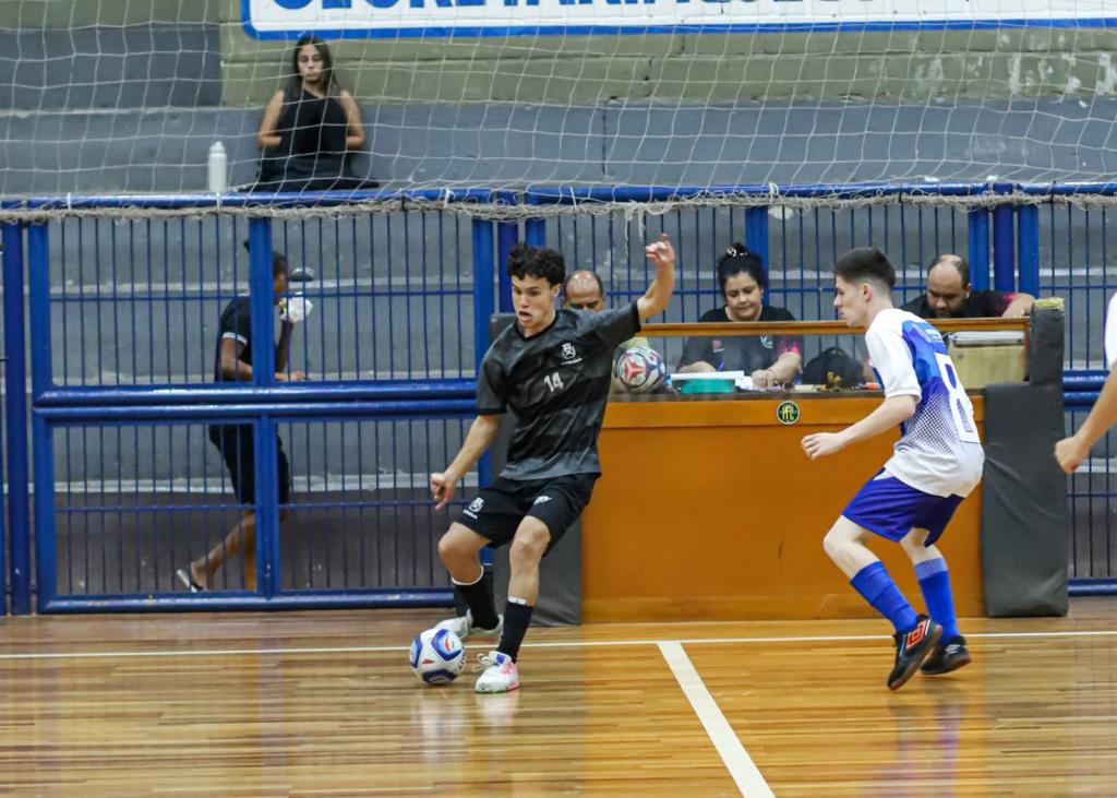 Equipes de Extrema brilham na 31ª Copa Metropolitana de Futsal com goleada do time feminino e vitória emocionante do time masculino Sub21
