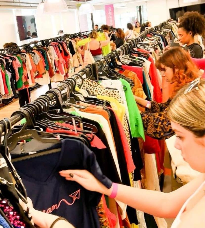 Extrema recebe lojinha da Privalia com grandes marcas e ação solidária de Natal