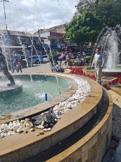 Secretaria de Turismo resolve vazamento da fonte da Praça Presidente Vargas e reativa um dos principais cartões-postais da cidade