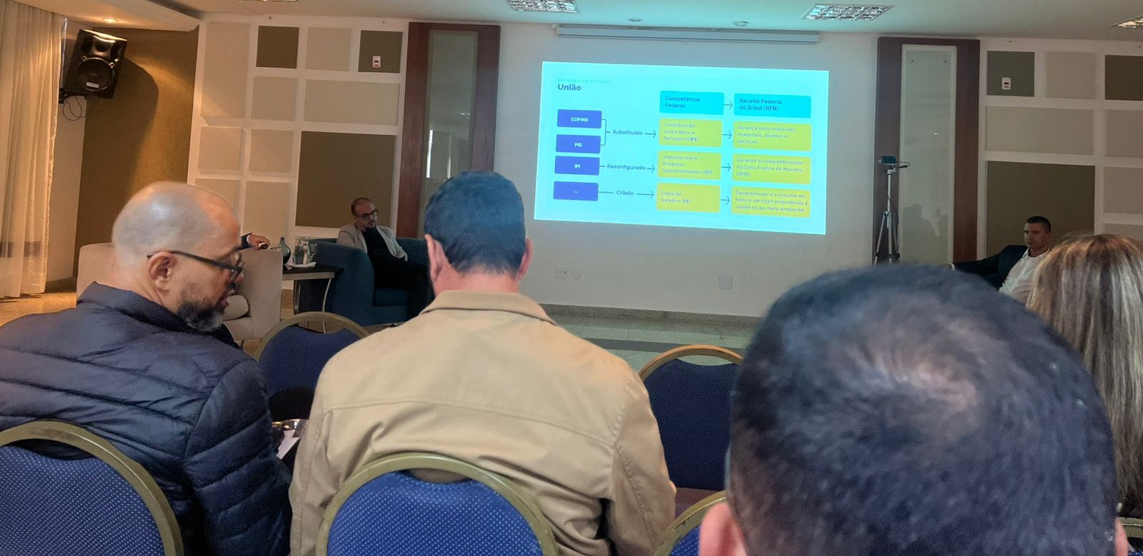 Representantes da Arrecadação Fazendária Municipal participam de palestra sobre Reforma Tributária em evento realizado em Pindamonhangaba