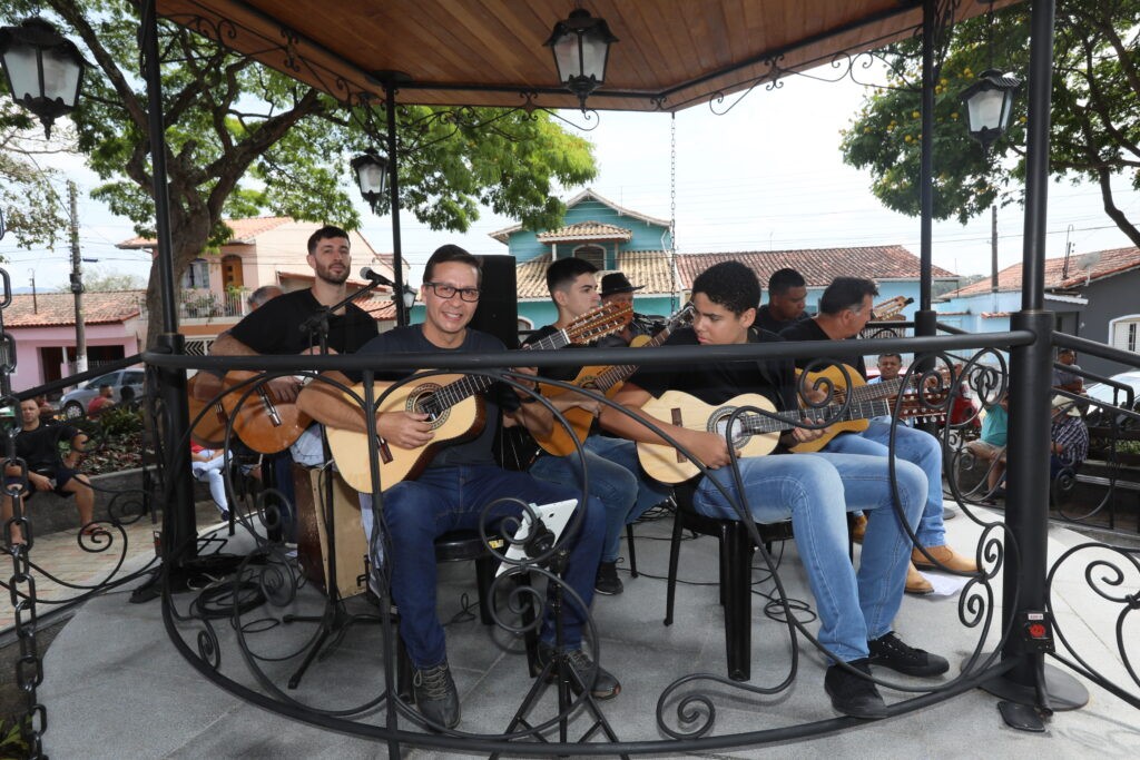 Mais de vinte atrações musicais se apresentaram na Praça João Batista de Morais Filho durante a Feira de Extrema