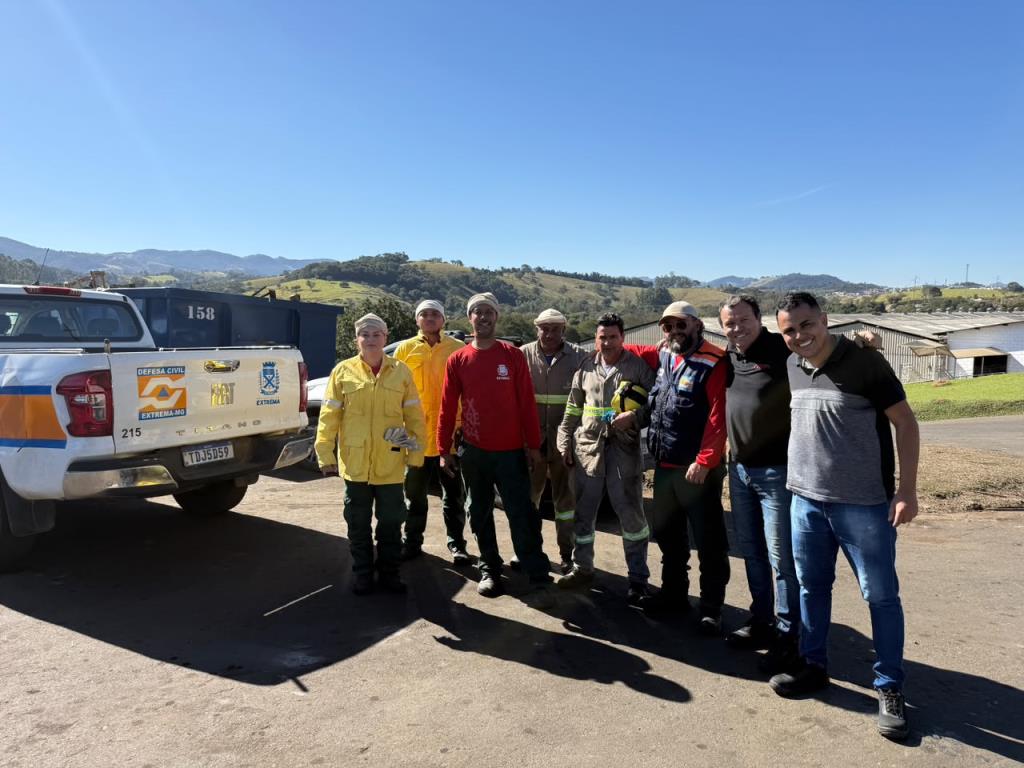 Defesa Civil controla incêndio e evita avanço das chamas em direção à indústria metalúrgica localizada no bairro Rodeio