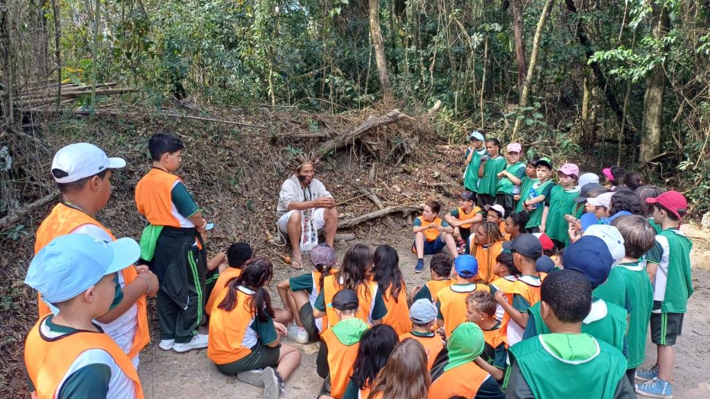 Estudantes da Escola Noêmia de Medis Pereira vivenciam uma imersão na cultura indígena durante visita na Aldeia ‘Nakana’, em Morungaba