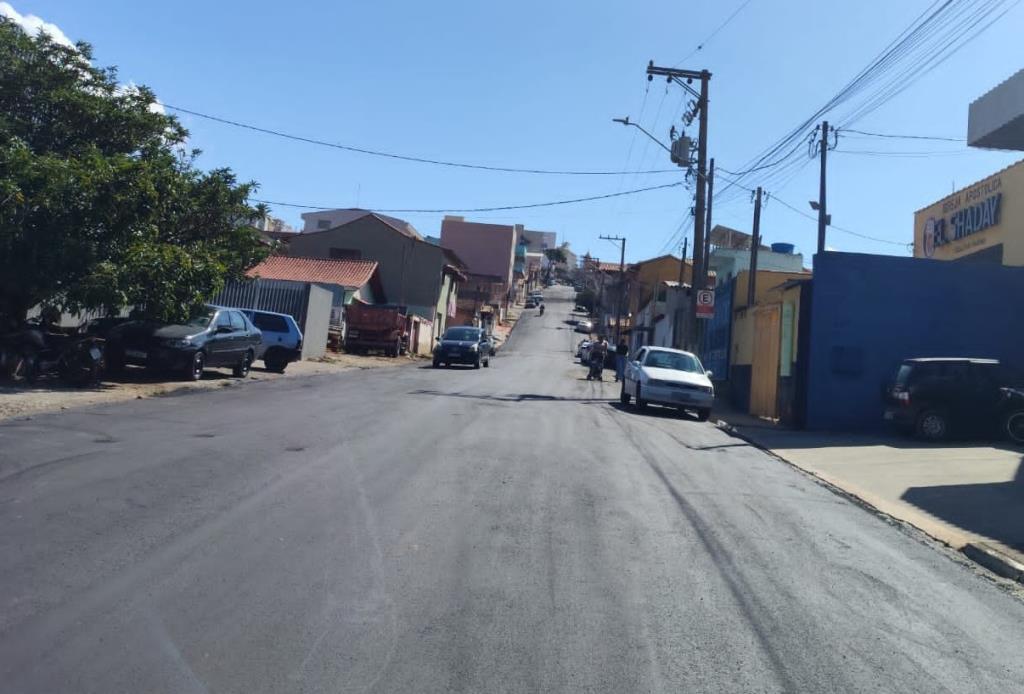 Primeira fase do maior Programa de Asfaltamento do Centro recupera 3,5 km de pavimentação de seis vias de Extrema