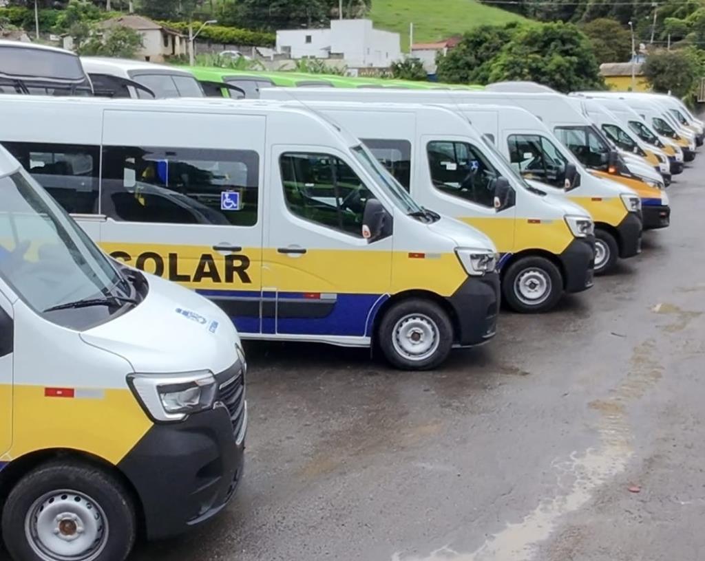 Extrema investe mais de R$ 15 milhões na renovação da frota escolar com a aquisição de 30 novos veículos, entre vans e ônibus