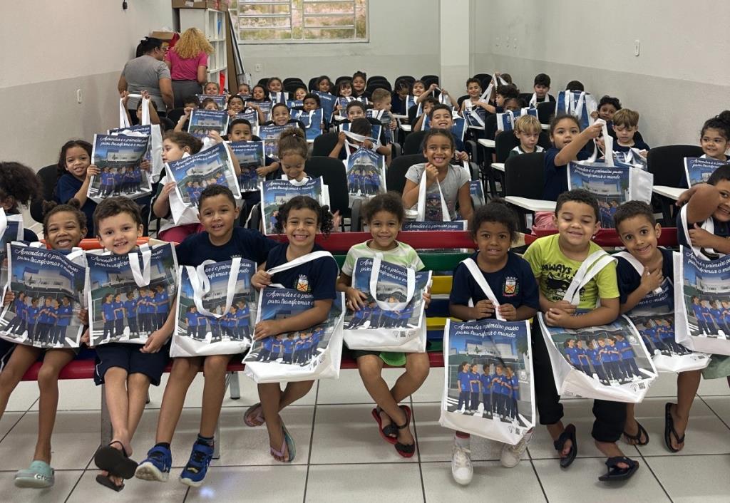 Projeto "Minha Biblioteca" é lançado e distribui livros para cerca de 9 mil estudantes da rede municipal de Extrema