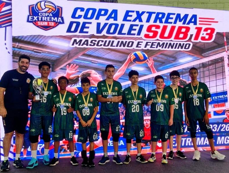 Jovens atletas de seis times regionais da categoria Sub13 brilham em quadra nos primeiros jogos da Copa Extrema de Vôlei