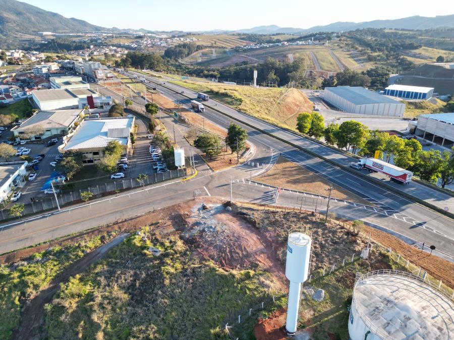 Novo acesso do Trevo da Fernão Dias é liberado e facilita entrada e saída de veículos pelo bairro Ponte Nova, em Extrema